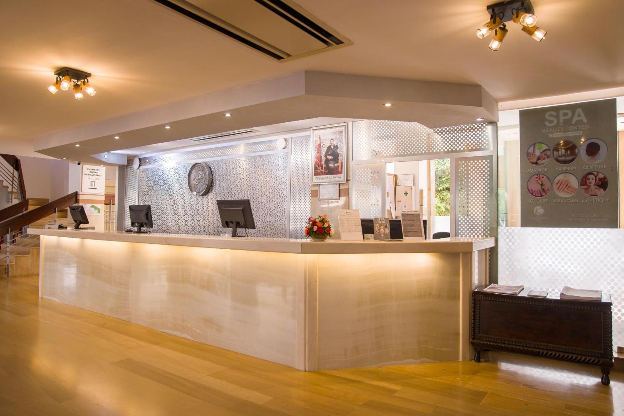 El Oumnia Puerto & Spa 丹吉尔 外观 照片