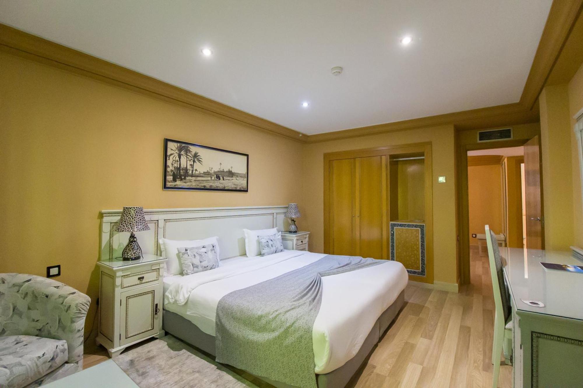El Oumnia Puerto & Spa 丹吉尔 外观 照片