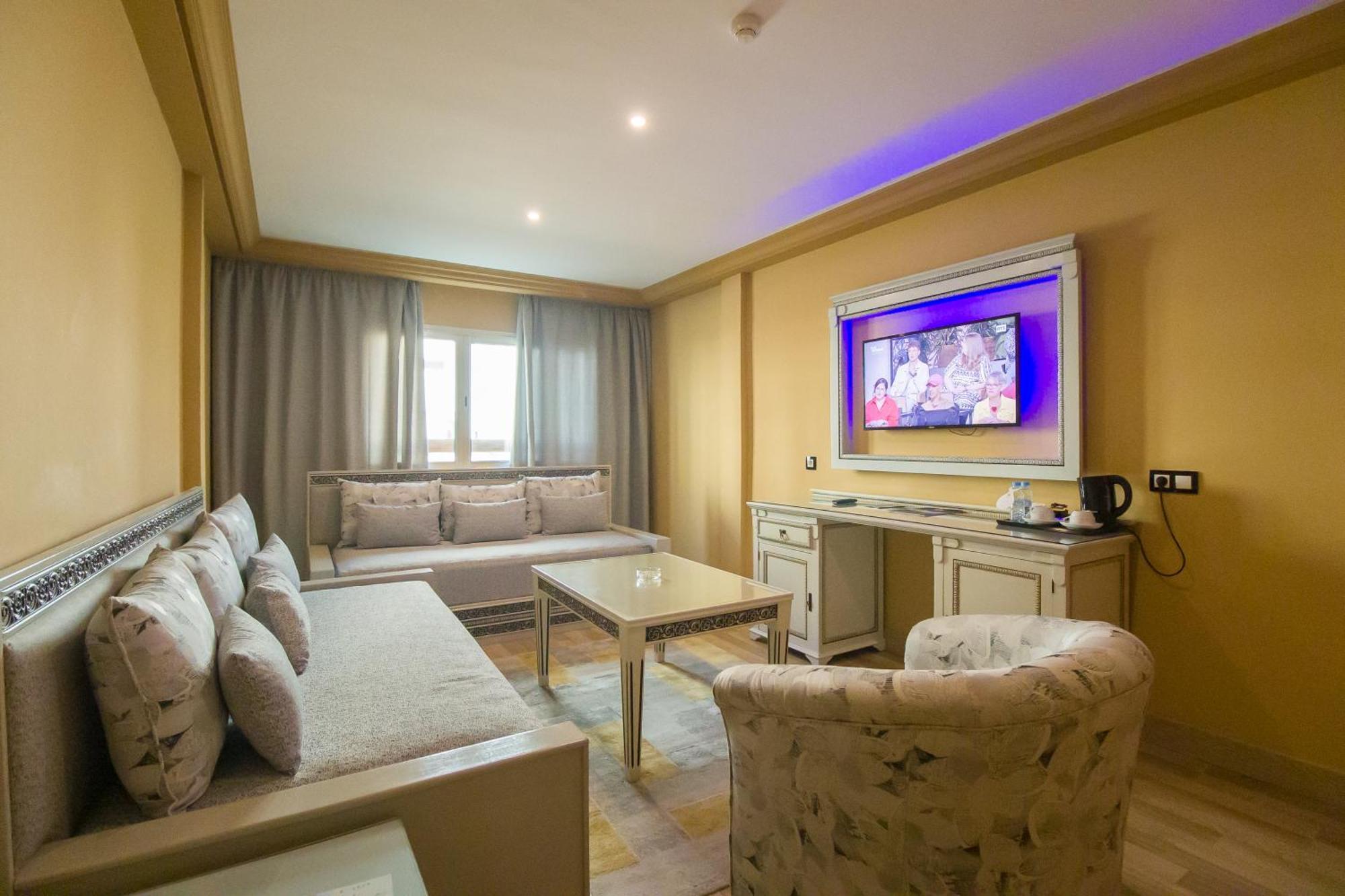 El Oumnia Puerto & Spa 丹吉尔 外观 照片